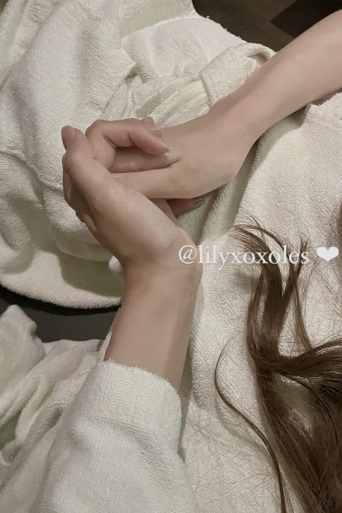 日本高质量女同博主 lilyxoxoles onlyfans资源合集下载【11P+32V】